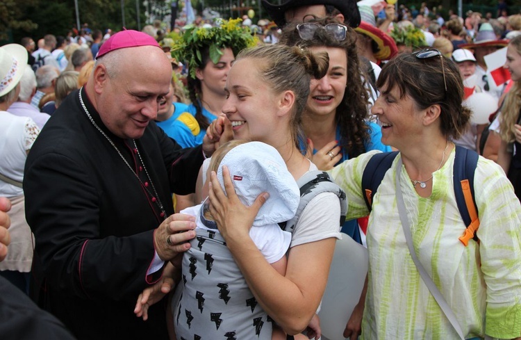 Powitanie 28. Pielgrzymki Diecezji Bielsko-Żywieckiej - grupy hałcnowskie na Jasnej Górze - 2019; cz. 1