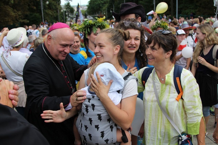 Powitanie 28. Pielgrzymki Diecezji Bielsko-Żywieckiej - grupy hałcnowskie na Jasnej Górze - 2019; cz. 1