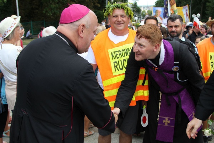 Powitanie 28. Pielgrzymki Diecezji Bielsko-Żywieckiej - grupy hałcnowskie na Jasnej Górze - 2019; cz. 1