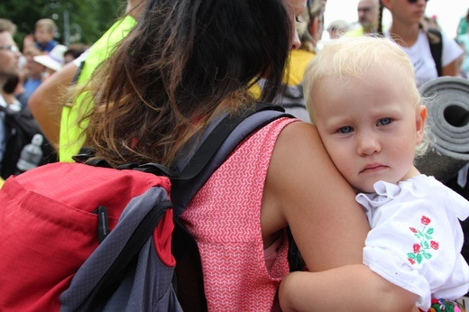 Powitanie 28. Pielgrzymki Diecezji Bielsko-Żywieckiej - grupy hałcnowskie na Jasnej Górze - 2019; cz. 1