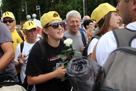 Powitanie 28. Pielgrzymki Diecezji Bielsko-Żywieckiej - grupy hałcnowskie na Jasnej Górze - 2019; cz. 1