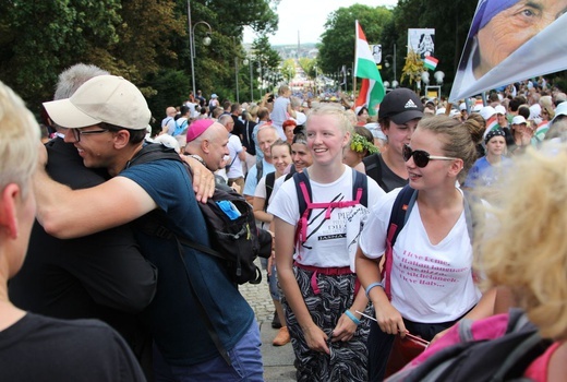 Powitanie 28. Pielgrzymki Diecezji Bielsko-Żywieckiej - grupy hałcnowskie na Jasnej Górze - 2019; cz. 1