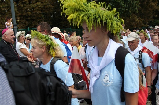 Powitanie 28. Pielgrzymki Diecezji Bielsko-Żywieckiej - grupy hałcnowskie na Jasnej Górze - 2019; cz. 1