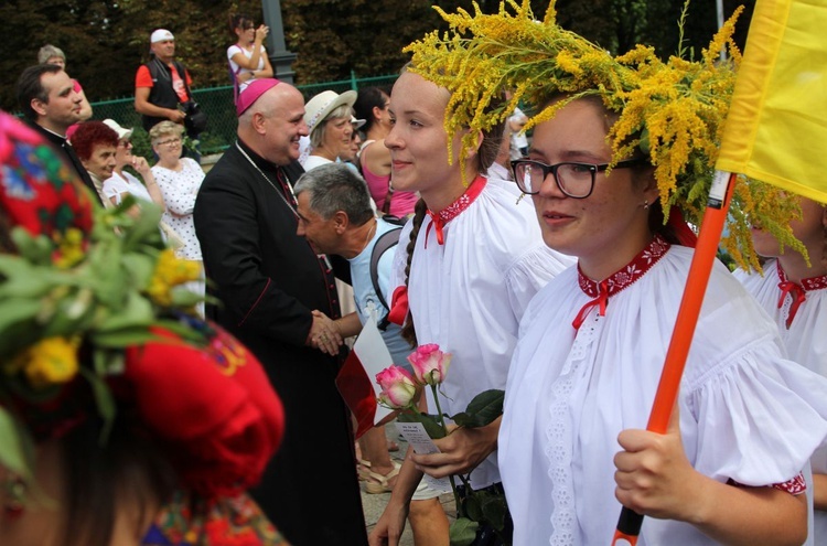 Powitanie 28. Pielgrzymki Diecezji Bielsko-Żywieckiej - grupy hałcnowskie na Jasnej Górze - 2019; cz. 1