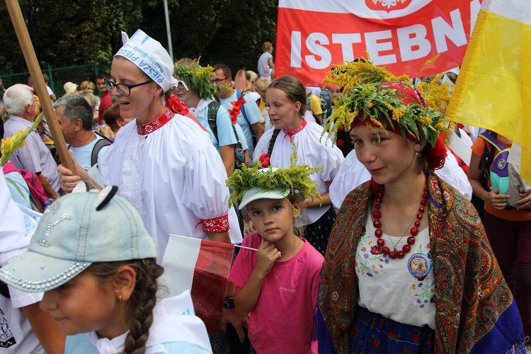 Powitanie 28. Pielgrzymki Diecezji Bielsko-Żywieckiej - grupy hałcnowskie na Jasnej Górze - 2019; cz. 1