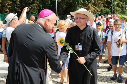 Powitanie 28. Pielgrzymki Diecezji Bielsko-Żywieckiej - grupy hałcnowskie na Jasnej Górze - 2019; cz. 1