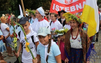 Powitanie 28. Pielgrzymki Diecezji Bielsko-Żywieckiej - grupy hałcnowskie na Jasnej Górze - 2019; cz. 1