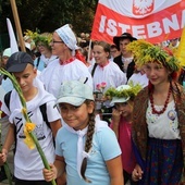 Powitanie 28. Pielgrzymki Diecezji Bielsko-Żywieckiej - grupy hałcnowskie na Jasnej Górze - 2019; cz. 1