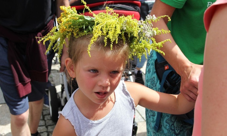 Powitanie 28. Pielgrzymki Diecezji Bielsko-Żywieckiej - grupy hałcnowskie na Jasnej Górze - 2019; cz. 2