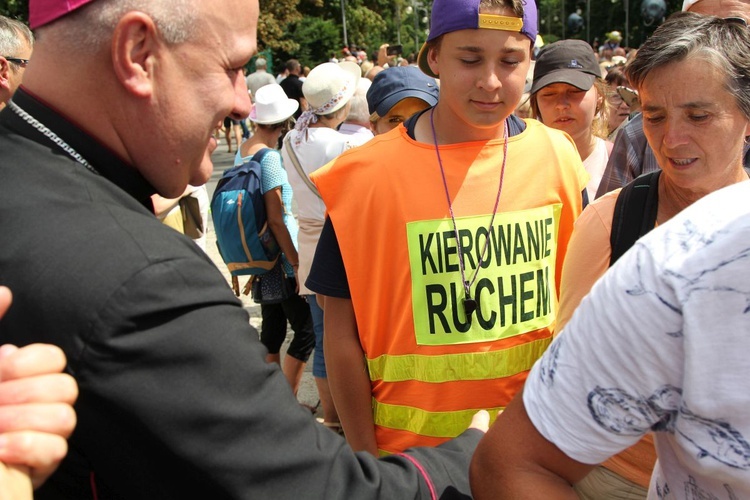 Powitanie 28. Pielgrzymki Diecezji Bielsko-Żywieckiej - grupy hałcnowskie na Jasnej Górze - 2019; cz. 2