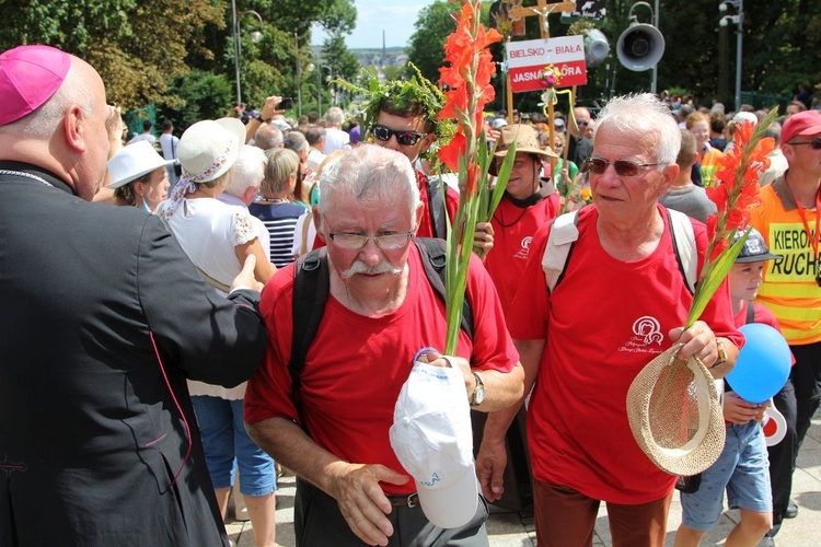 Powitanie 28. Pielgrzymki Diecezji Bielsko-Żywieckiej - grupy hałcnowskie na Jasnej Górze - 2019; cz. 2