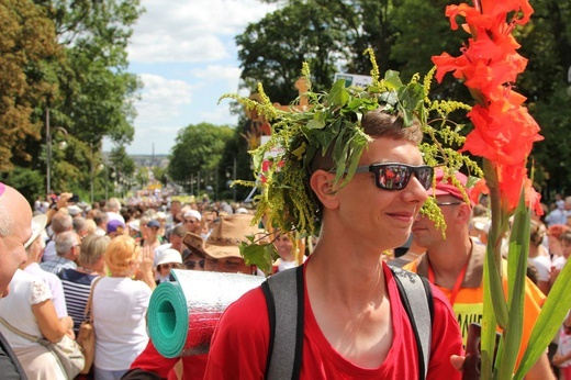 Powitanie 28. Pielgrzymki Diecezji Bielsko-Żywieckiej - grupy hałcnowskie na Jasnej Górze - 2019; cz. 2