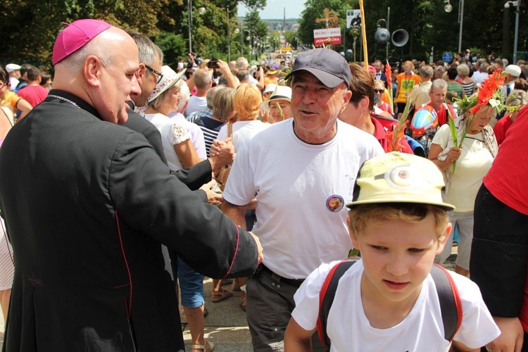 Powitanie 28. Pielgrzymki Diecezji Bielsko-Żywieckiej - grupy hałcnowskie na Jasnej Górze - 2019; cz. 2