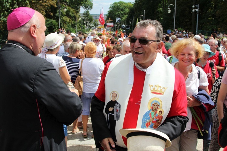 Powitanie 28. Pielgrzymki Diecezji Bielsko-Żywieckiej - grupy hałcnowskie na Jasnej Górze - 2019; cz. 2