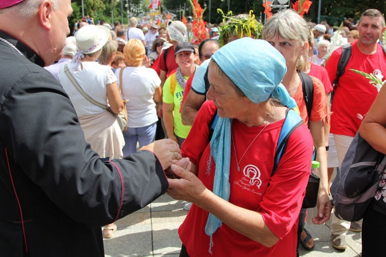 Powitanie 28. Pielgrzymki Diecezji Bielsko-Żywieckiej - grupy hałcnowskie na Jasnej Górze - 2019; cz. 2