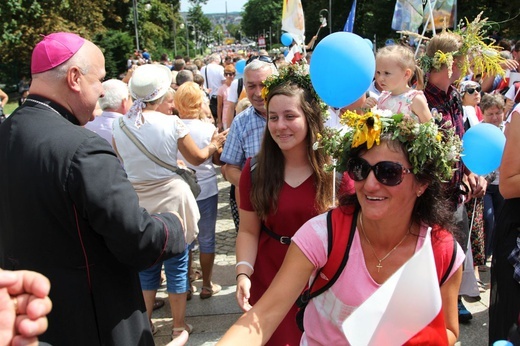 Powitanie 28. Pielgrzymki Diecezji Bielsko-Żywieckiej - grupy hałcnowskie na Jasnej Górze - 2019; cz. 2