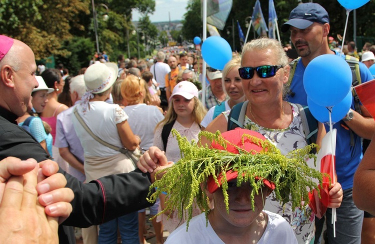 Powitanie 28. Pielgrzymki Diecezji Bielsko-Żywieckiej - grupy hałcnowskie na Jasnej Górze - 2019; cz. 2