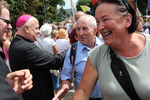 Powitanie 28. Pielgrzymki Diecezji Bielsko-Żywieckiej - grupy hałcnowskie na Jasnej Górze - 2019; cz. 2