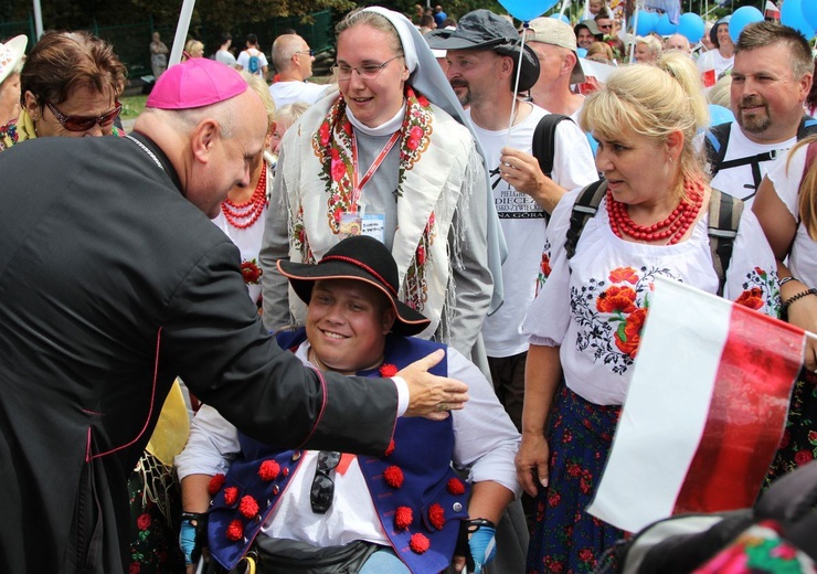 Powitanie 28. Pielgrzymki Diecezji Bielsko-Żywieckiej - grupy hałcnowskie na Jasnej Górze - 2019; cz. 2