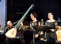 ▲	Polsko-słowacki zespół Le Nuove Musiche śpiewał na festiwalu utwory sakralne Claudia Monteverdiego.