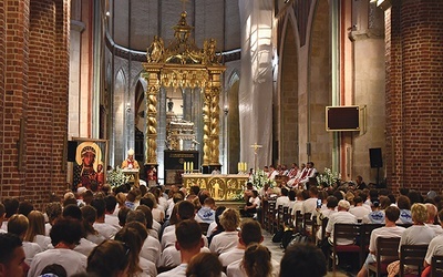 ▲	Pielgrzymi przechodzili przez Gniezno 5 sierpnia. Spoczywający w katedrze  św. Wojciech jest patronem diecezji koszalińsko-kołobrzeskiej.