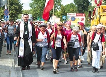 ▲	Wędrówce  do Częstochowy towarzyszyło hasło: „Mocni Bożym Duchem”.