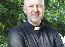 ▲	– Przyszedł czas, zarówno wśród duchownych, jak i świeckich,  na modlitwę, na rozeznanie, na post w intencji powołań i powołanych  – tłumaczy kapłan.