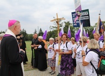 Bp Wiesław Szlachetka przywitał przybywających na Jasna Górę pielgrzymów.