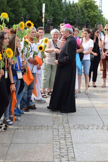 Wejście pielgrzymki na Jasną Górę