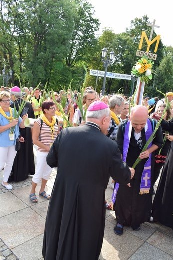 Wejście pielgrzymki na Jasną Górę