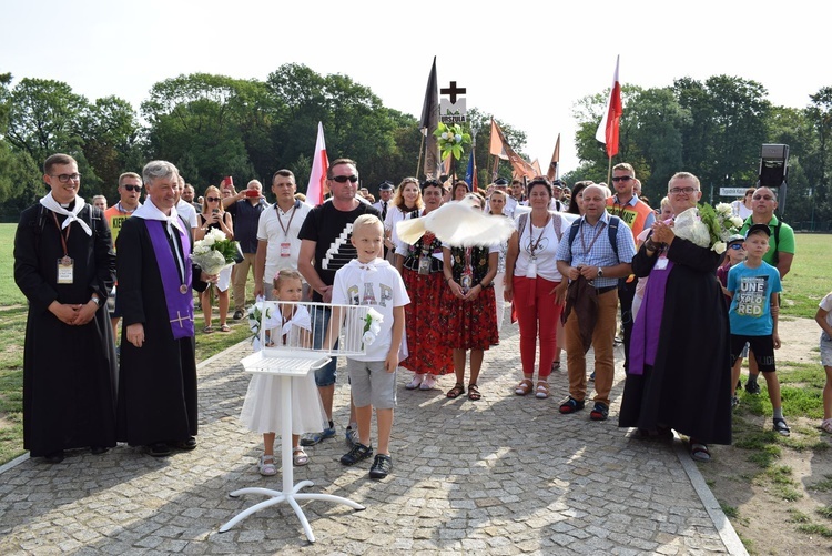 Wejście pielgrzymki na Jasną Górę