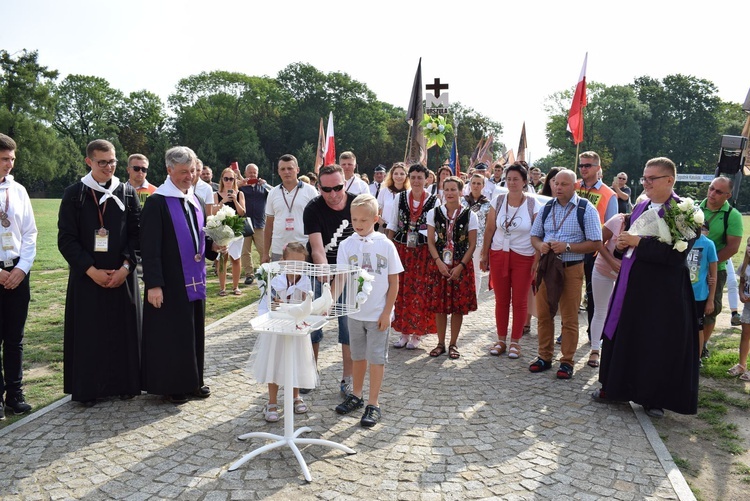 Wejście pielgrzymki na Jasną Górę