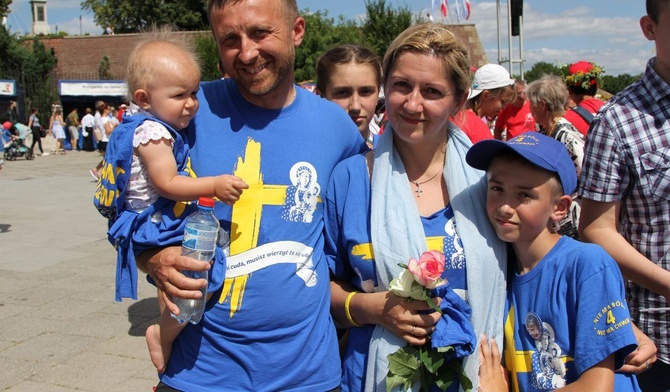 Rodzina Leonarczyków z Brzeszcz w komplecie: mama Marzena, tata Mariusz, 13-letnia Kasia, 11-letni Adaś i 9-miesięczna Sara.