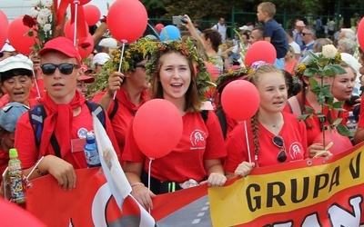 Bielsko-żywieccy pielgrzymi na Jasnej Górze (na zdjęciu - grupa 5. - dekanat osiecki pielgrzymki oświęcimskiej).