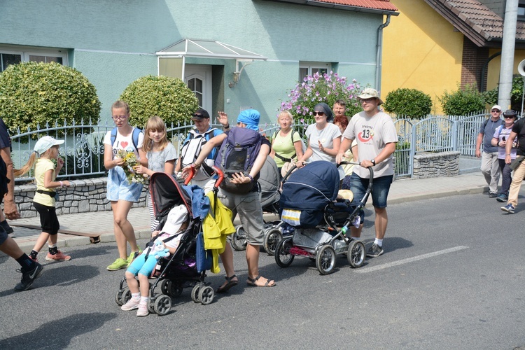 Pielgrzymi zdobywają Górę św. Anny