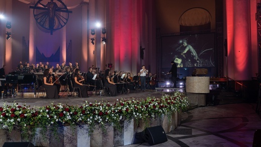 Widowisko nt. I powstania śląskiego w katedrze w Katowicach