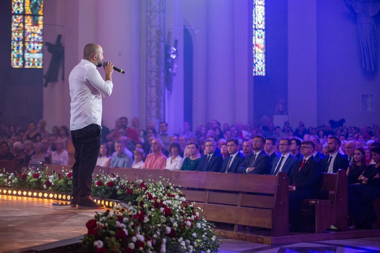 Widowisko nt. I powstania śląskiego w katedrze w Katowicach