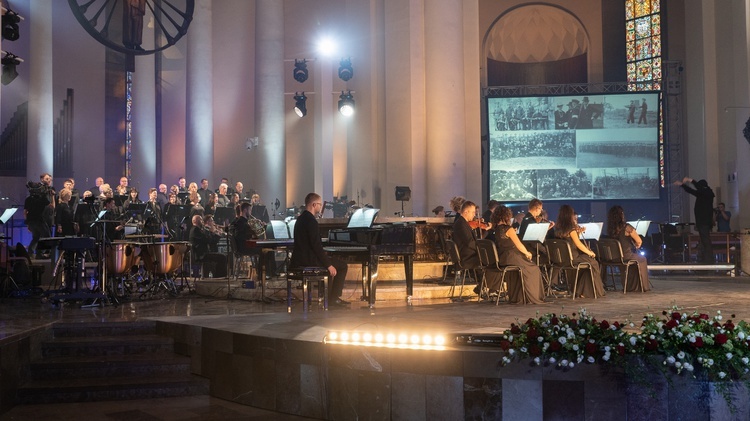 Widowisko nt. I powstania śląskiego w katedrze w Katowicach