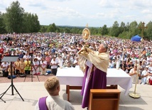 Na zakończenie nabożeństwa bp Henryk Tomasik udzielił błogosławieństwa Najświętszym Sakramentem.