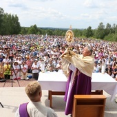 Na zakończenie nabożeństwa bp Henryk Tomasik udzielił błogosławieństwa Najświętszym Sakramentem.