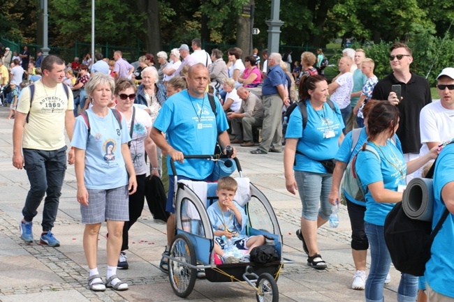 Pielgrzymka radomska - kolumna skarżyska