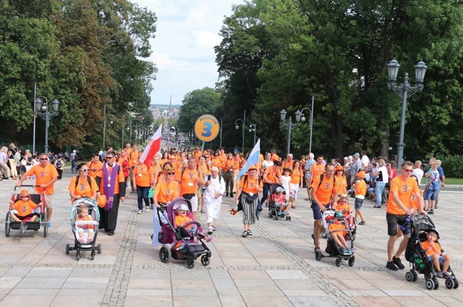 Pielgrzymka radomska - kolumna skarżyska