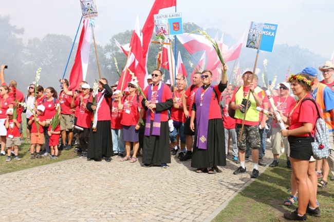 Pielgrzymka radomska - kolumna skarżyska