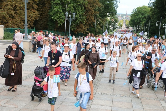 Pielgrzymka radomska - kolumny radomskie