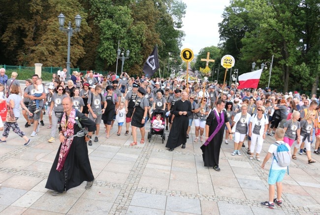 Pielgrzymka radomska - kolumny radomskie