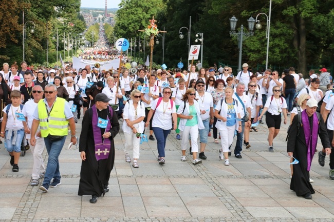 Pielgrzymka radomska - kolumny radomskie