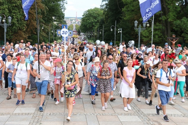 Pielgrzymka radomska - kolumny radomskie