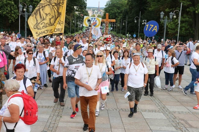 Pielgrzymka radomska - kolumny radomskie