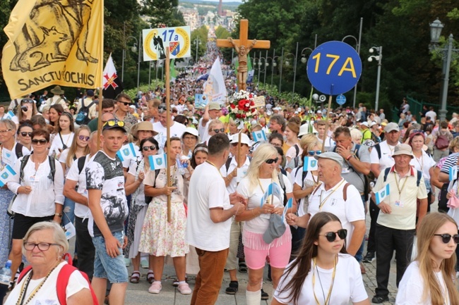 Pielgrzymka radomska - kolumny radomskie