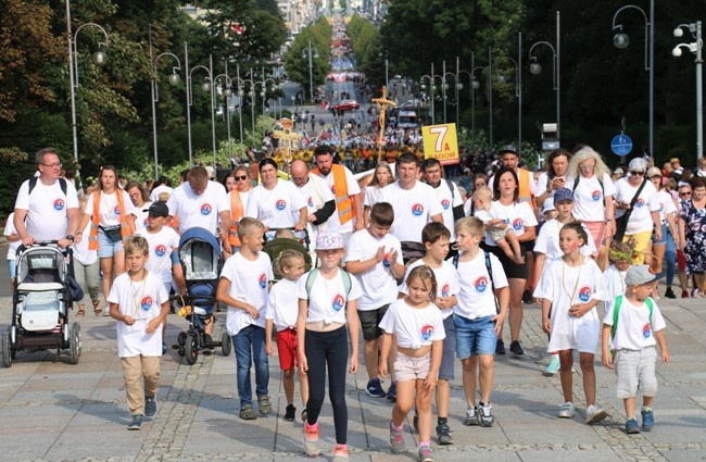 Pielgrzymka radomska - kolumny radomskie